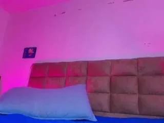 Freechat mia-xs on CamSoda