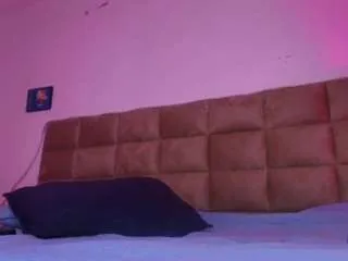 Freechat mia-xs on CamSoda