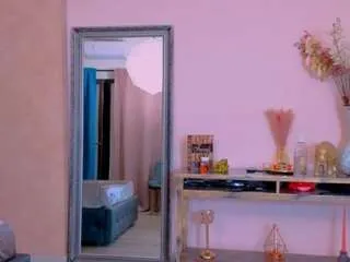 Freechat michellereys on CamSoda