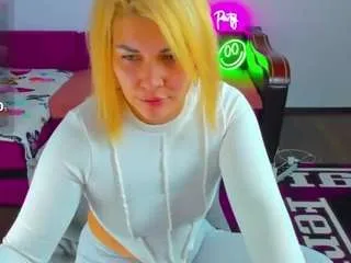 Offline miiakittyy on CamSoda