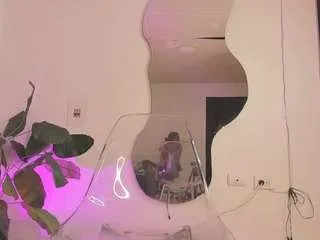 Freechat milanht on CamSoda