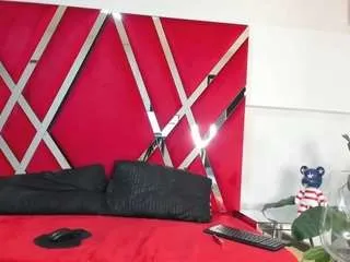 Freechat milanht on CamSoda