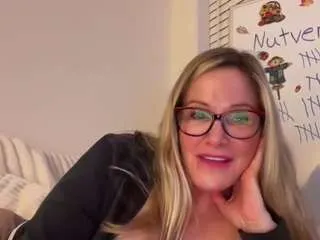 Offline milf-goddess on CamSoda