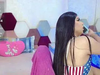 Freechat miss-adriana on CamSoda