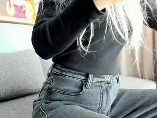 Freechat miss-bblonde1 on CamSoda