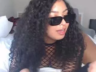 mmmmmmlia on CamSoda 