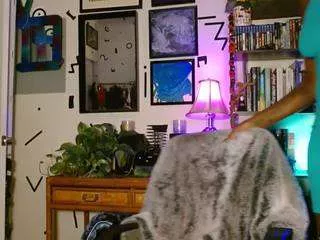 Offline moebootyrayna on CamSoda