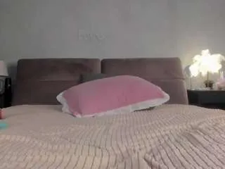 Offline naomiasian on CamSoda