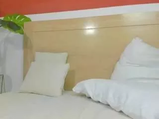 Offline nayla-thompson on CamSoda
