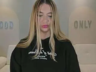 Offline niaholland on CamSoda