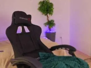 Freechat nicolehampton on CamSoda