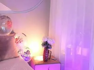 Offline nicolle-w on CamSoda