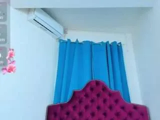 Freechat ninadee on CamSoda