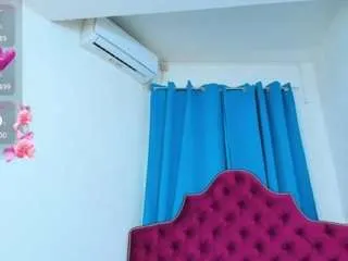 Freechat ninadee on CamSoda