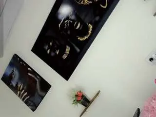 Freechat pariskiss on CamSoda