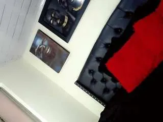 Freechat pariskiss on CamSoda