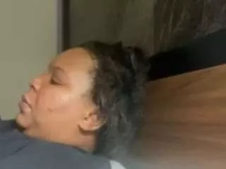 Offline peachesstarr20 on CamSoda