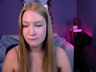 Freechat playful-sophie on CamSoda