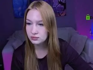 Freechat playful-sophie on CamSoda