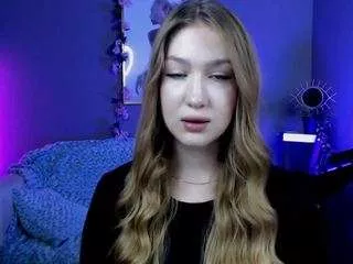 Freechat playful-sophie on CamSoda