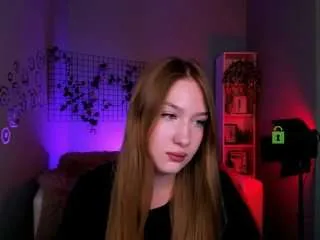 Freechat playful-sophie on CamSoda