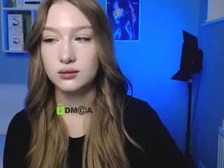 Freechat playful-sophie on CamSoda