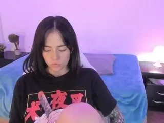 Freechat purple-slut on CamSoda