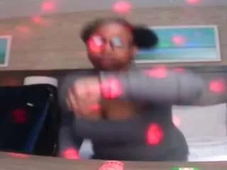 Offline queen-remy19 on CamSoda