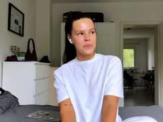 Freechat quennacurrington on CamSoda