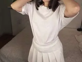 quinnbriola — (pvt is open) take off my skirt [100 tokens remaining]