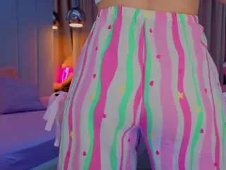 Offline reina-cummingss on CamSoda