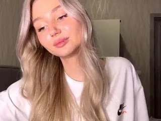 renatamercier — I'll show you my tongue [13 tokens remaining]