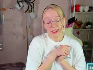 Freechat rocket-bunnyy on CamSoda