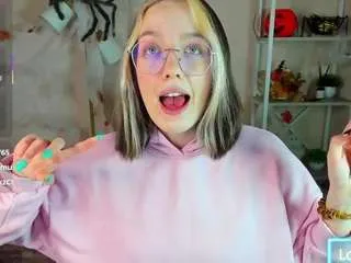 Freechat rocket-bunnyy on CamSoda