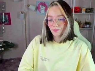 Freechat rocket-bunnyy on CamSoda