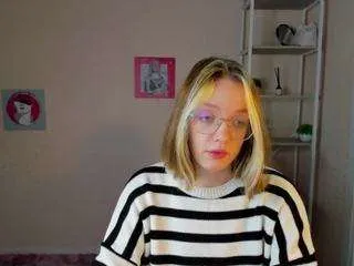 Freechat rocket-bunnyy on CamSoda