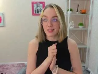 Freechat rocket-bunnyy on CamSoda