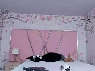 Freechat safiro-agata on CamSoda