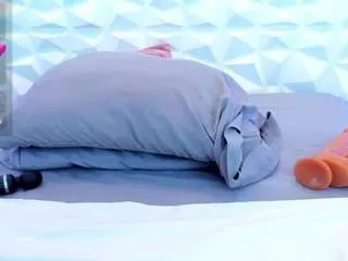 Offline salem-cute on CamSoda