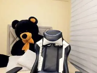 Freechat salomebrunette on CamSoda