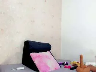 Freechat saraa-colliins on CamSoda