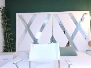 Freechat saracorraless on CamSoda