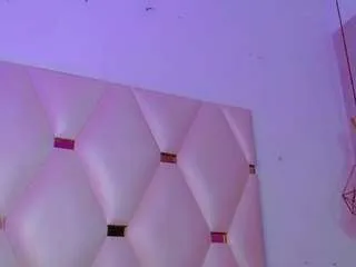 Freechat sarahh-sophia on CamSoda