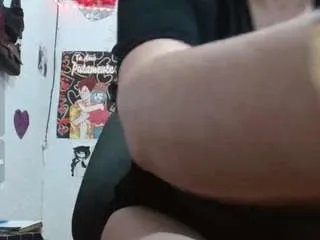 Freechat saray-extrovert on CamSoda