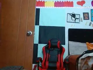 Freechat saray-extrovert on CamSoda