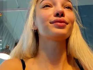 sassyt33n on CamSoda 