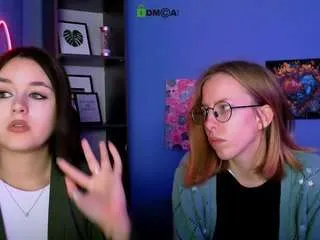 Freechat selinawow on CamSoda