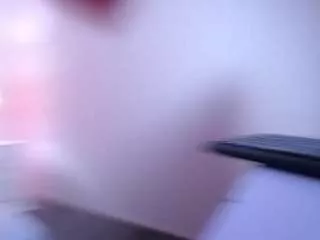 Freechat skinny-hottie18 on CamSoda