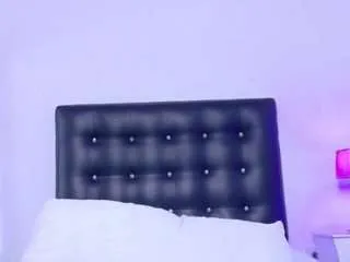 Freechat skinny-hottie18 on CamSoda