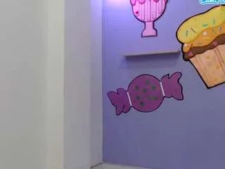 Offline skinnykalitzo18 on CamSoda